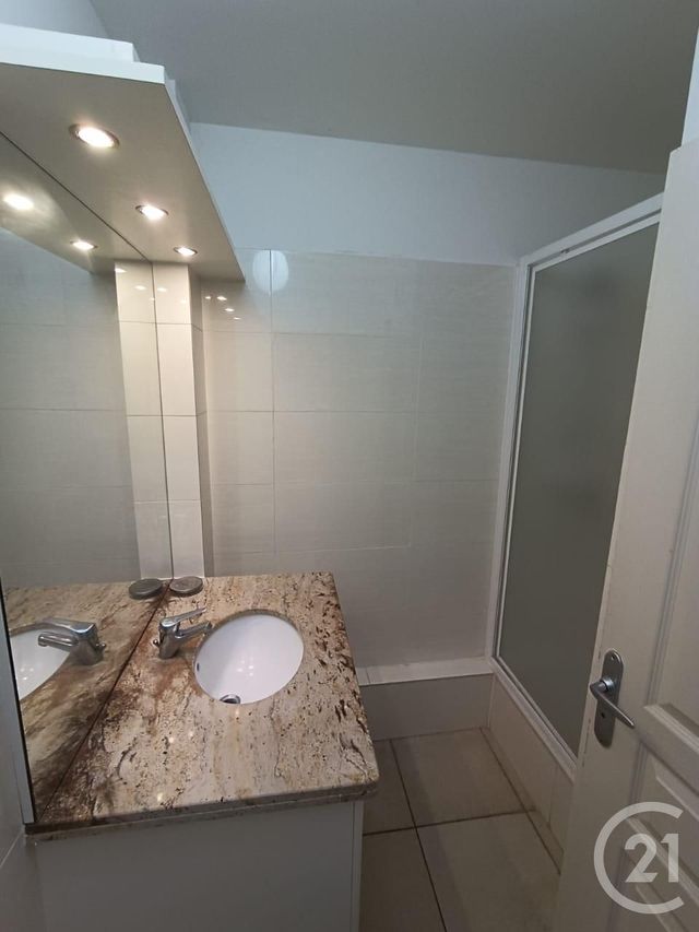 Appartement F1 à louer - 1 pièce - 28.86 m2 - ST DENIS - 974 - REUNION - Century 21 Chaussée Royale