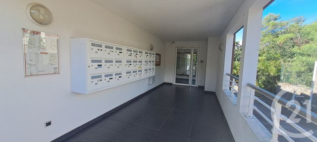 Appartement Studio à louer - 1 pièce - 26.0 m2 - ST DENIS - 974 - REUNION - Century 21 Chaussée Royale